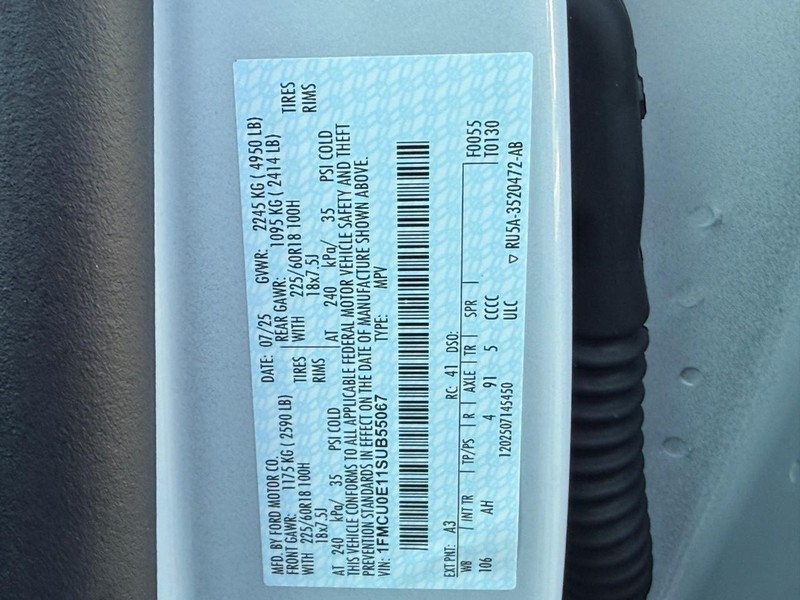 Ford Escape Vehicle Full-screen Gallery Image 18