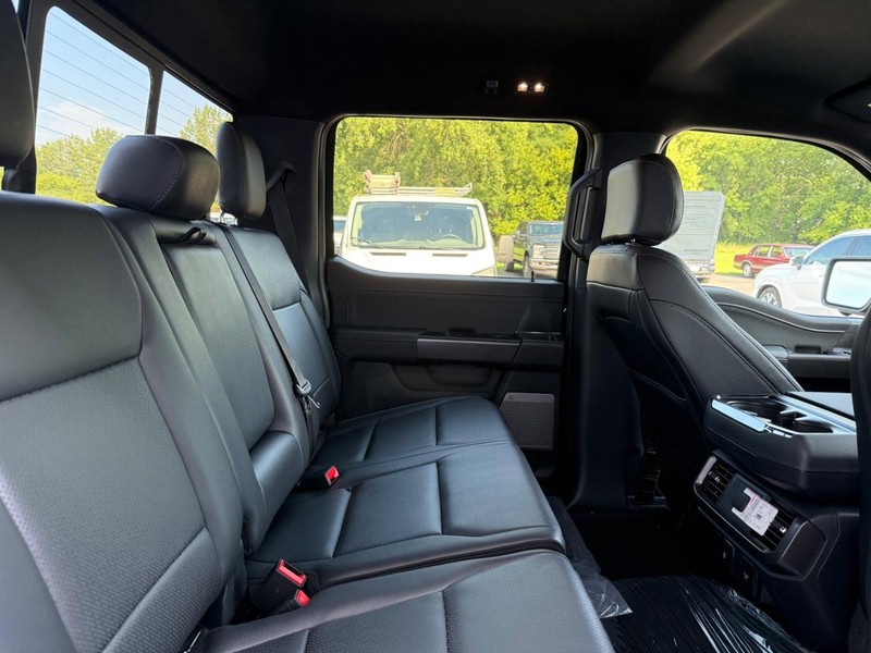 Ford F-150 Vehicle Full-screen Gallery Image 5