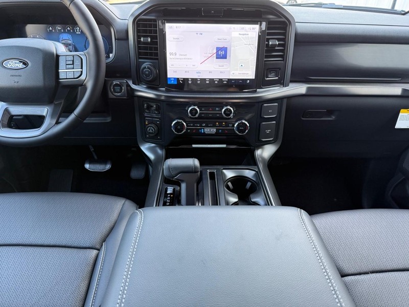 Ford F-150 Vehicle Full-screen Gallery Image 6