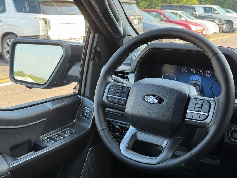 Ford F-150 Vehicle Full-screen Gallery Image 9