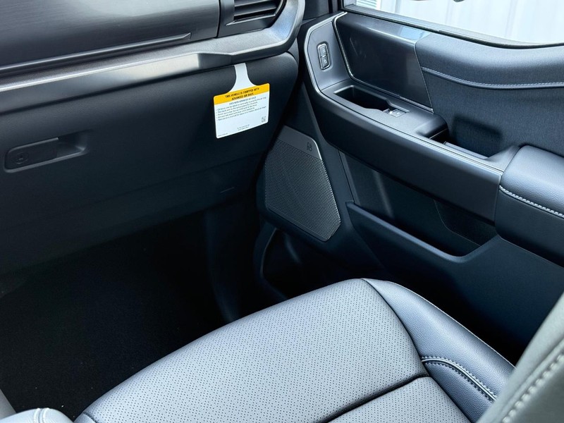 Ford F-150 Vehicle Full-screen Gallery Image 10