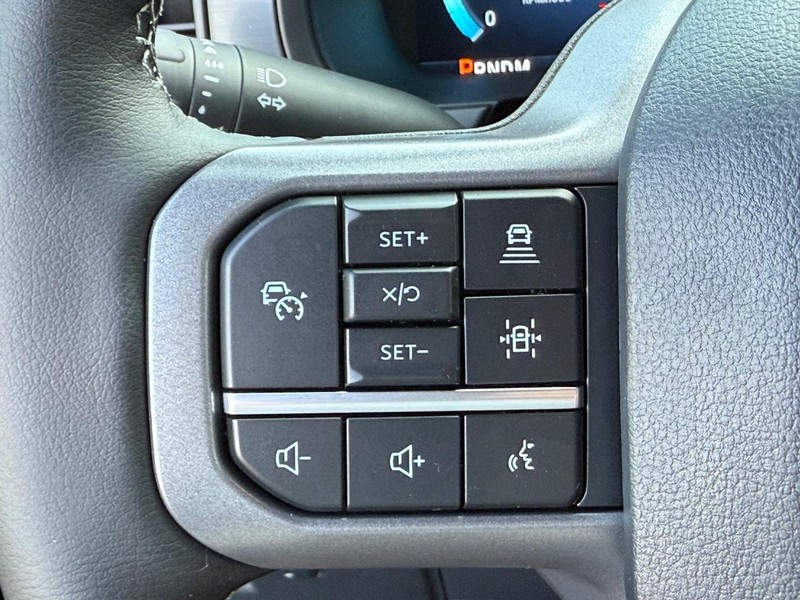 Ford F-150 Vehicle Full-screen Gallery Image 12