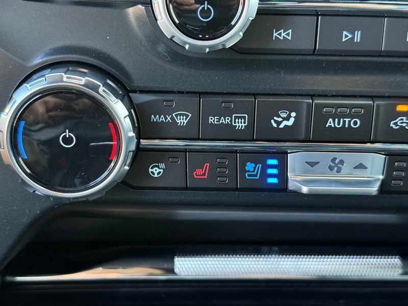 Ford F-150 Vehicle Full-screen Gallery Image 15