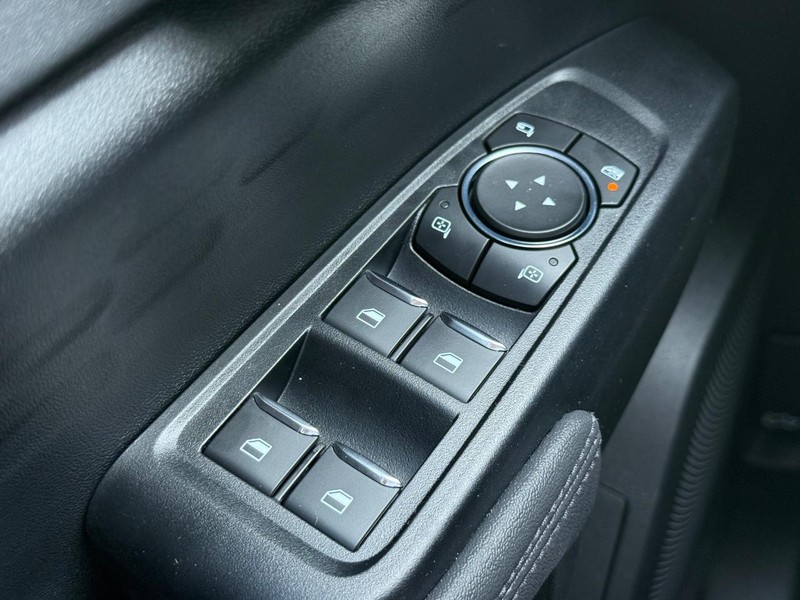 Ford Ranger Vehicle Full-screen Gallery Image 15