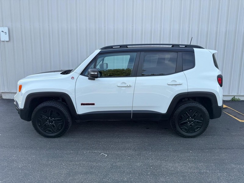 Jeep Renegade Vehicle Full-screen Gallery Image 2