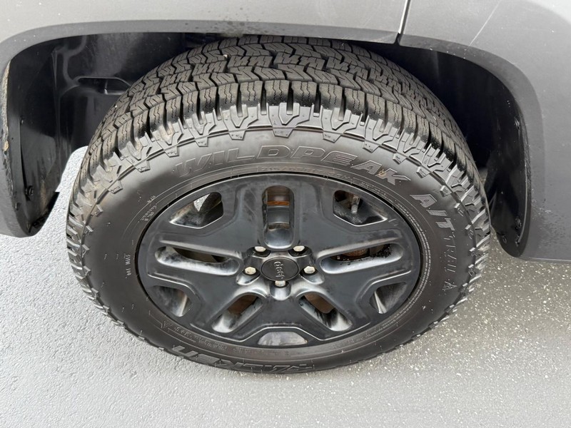 Jeep Renegade Vehicle Full-screen Gallery Image 7