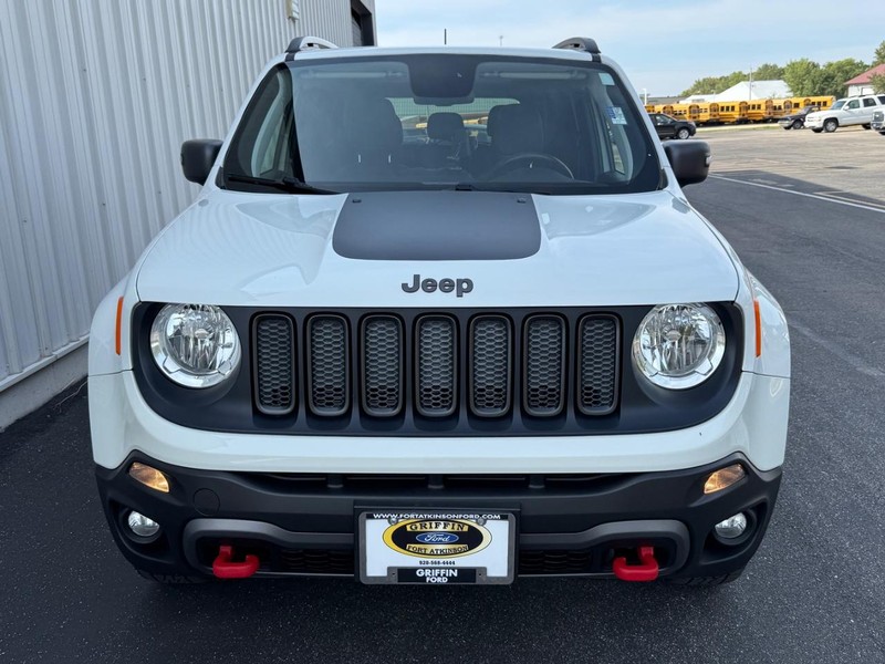 Jeep Renegade Vehicle Full-screen Gallery Image 8