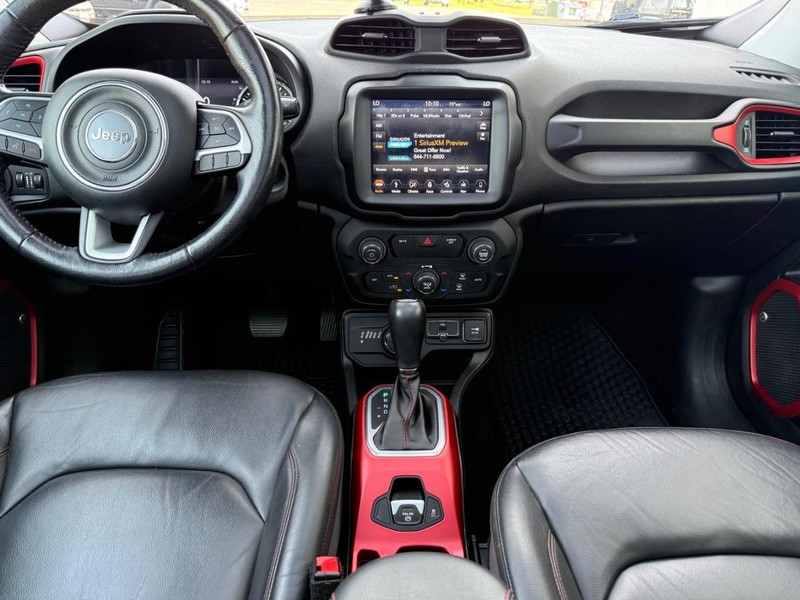 Jeep Renegade Vehicle Full-screen Gallery Image 10