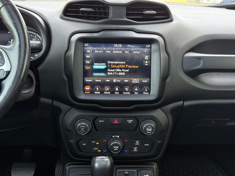 Jeep Renegade Vehicle Full-screen Gallery Image 11