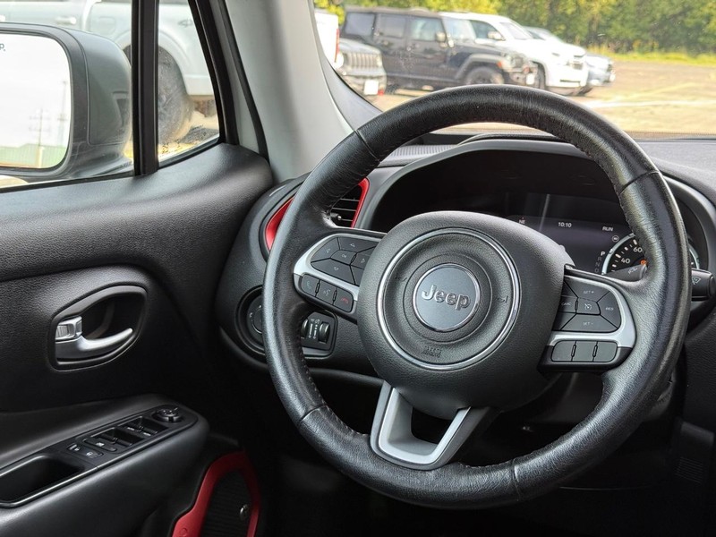 Jeep Renegade Vehicle Full-screen Gallery Image 13