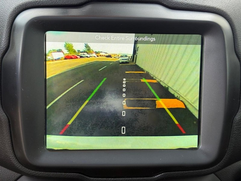 Jeep Renegade Vehicle Full-screen Gallery Image 18