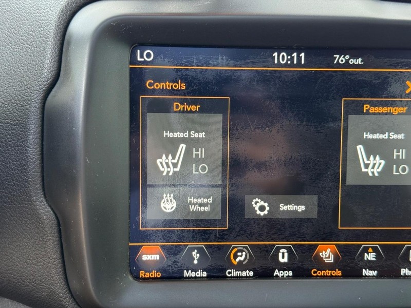 Jeep Renegade Vehicle Full-screen Gallery Image 19