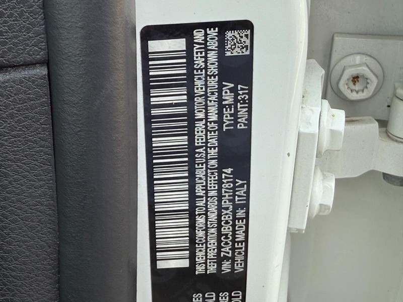 Jeep Renegade Vehicle Full-screen Gallery Image 22