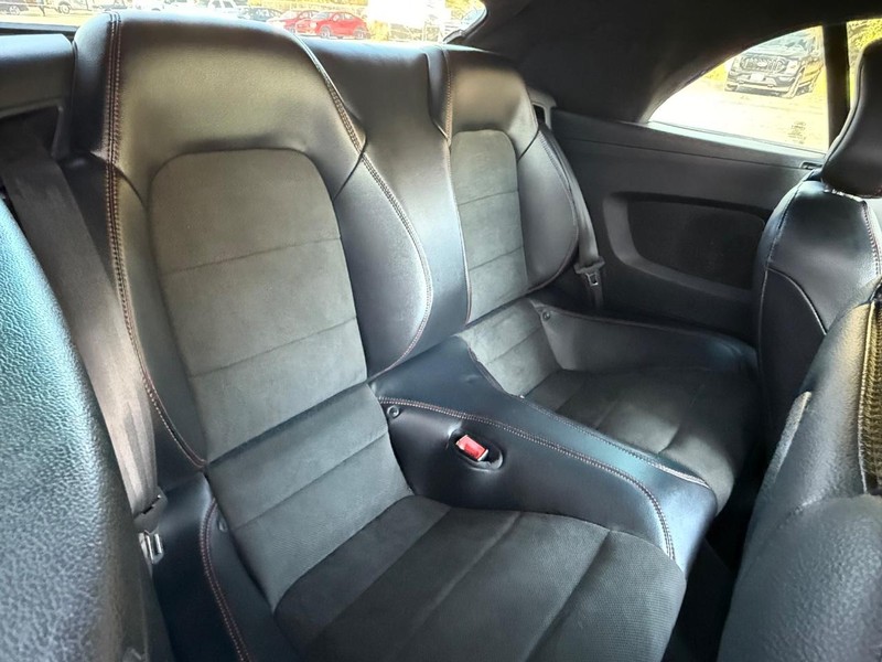 Ford Mustang Vehicle Full-screen Gallery Image 7