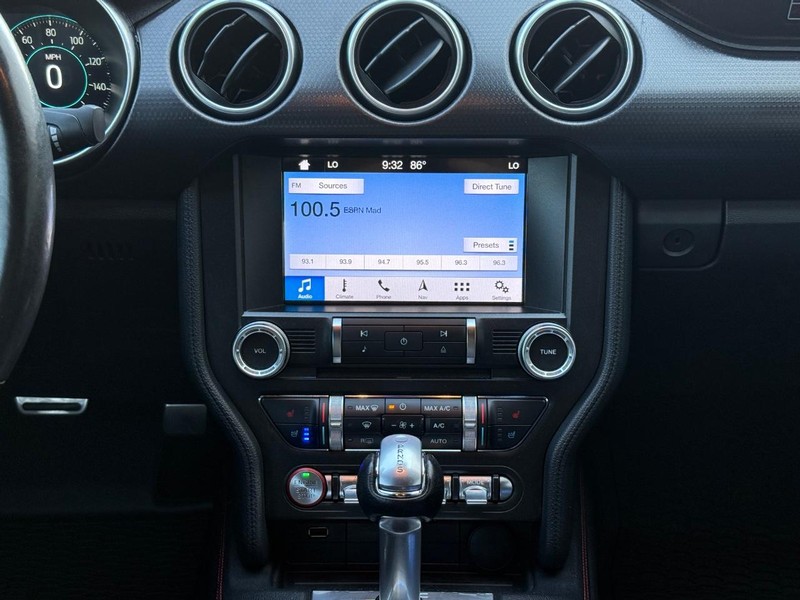 Ford Mustang Vehicle Full-screen Gallery Image 9