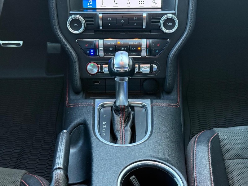 Ford Mustang Vehicle Full-screen Gallery Image 10