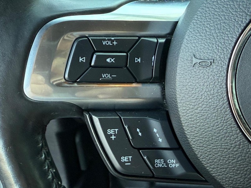 Ford Mustang Vehicle Full-screen Gallery Image 14