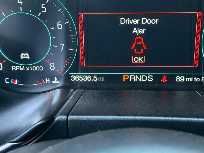 Ford Mustang Vehicle Full-screen Gallery Image 17