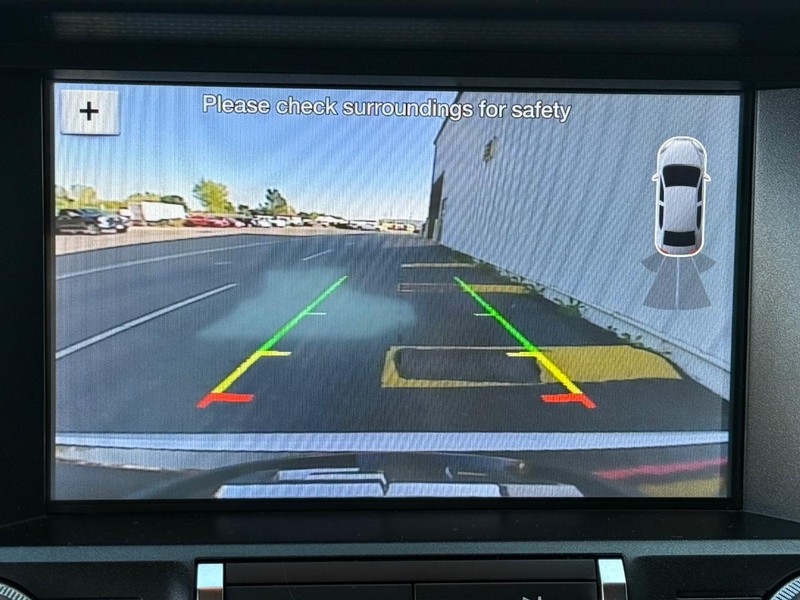 Ford Mustang Vehicle Full-screen Gallery Image 18