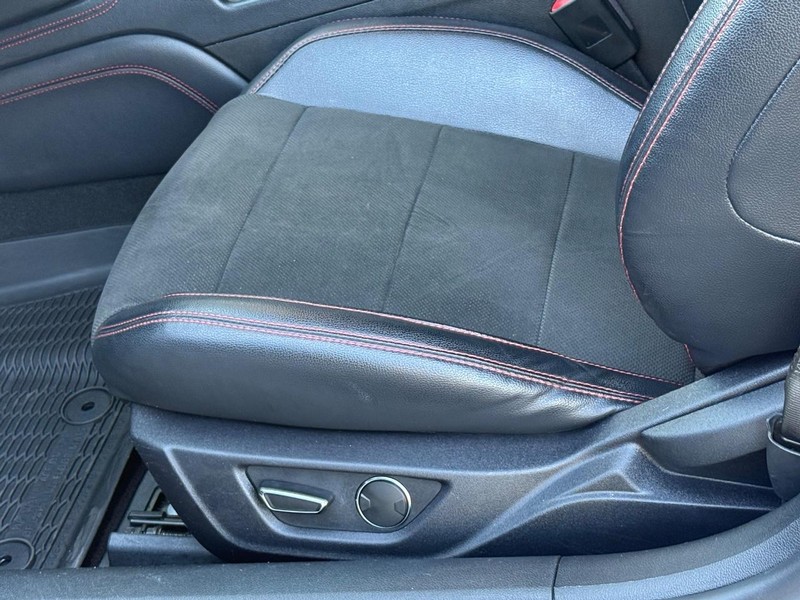 Ford Mustang Vehicle Full-screen Gallery Image 21