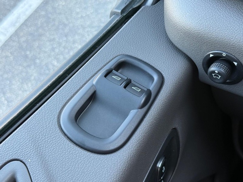 Ford Transit Cargo Van Vehicle Full-screen Gallery Image 20