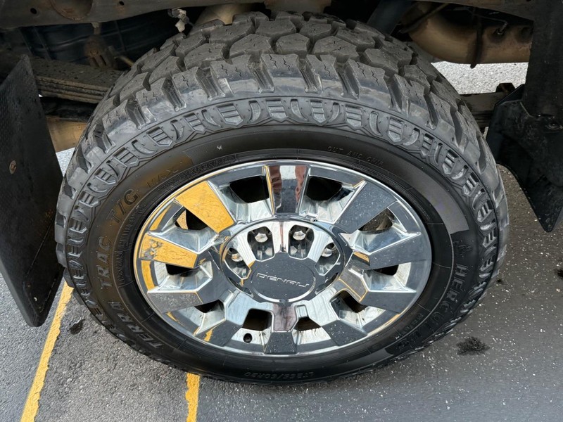 GMC Sierra 2500HD Vehicle Full-screen Gallery Image 7