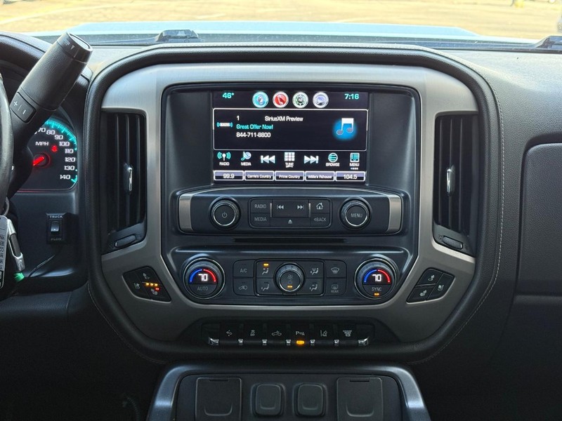 GMC Sierra 2500HD Vehicle Full-screen Gallery Image 11