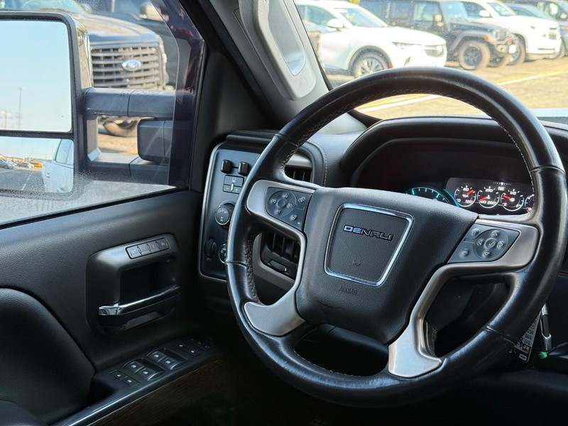 GMC Sierra 2500HD Vehicle Full-screen Gallery Image 12