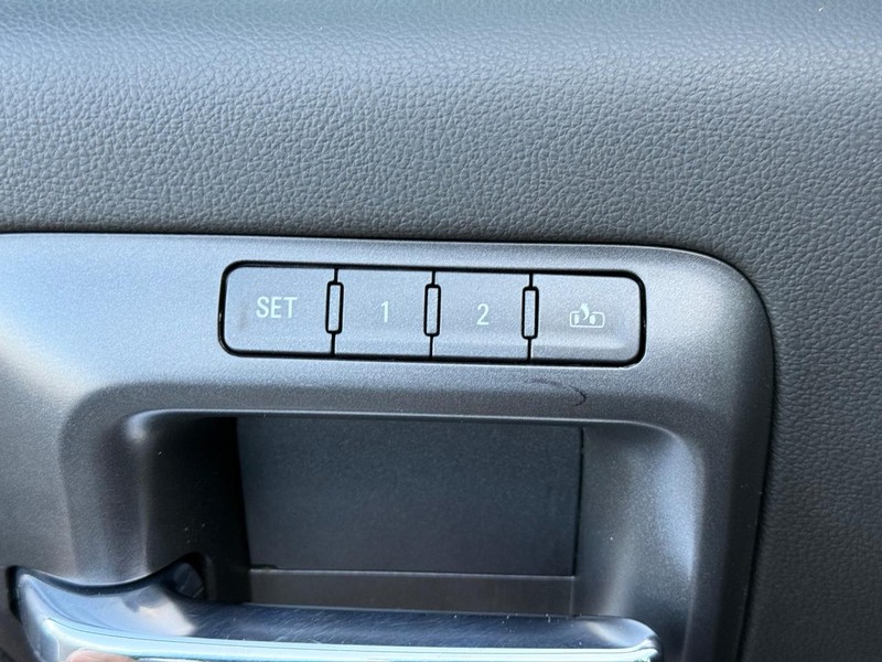 GMC Sierra 2500HD Vehicle Full-screen Gallery Image 14