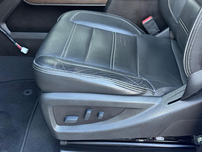 GMC Sierra 2500HD Vehicle Full-screen Gallery Image 21