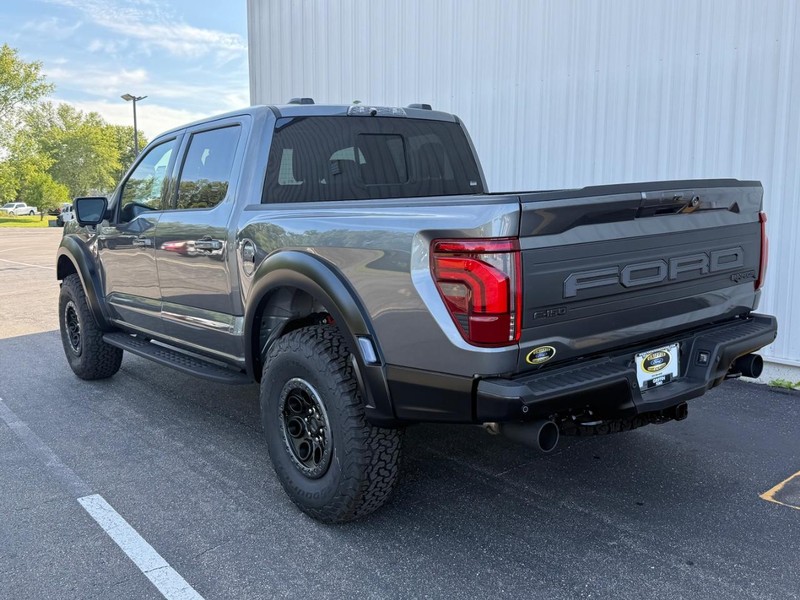 Ford F-150 Vehicle Full-screen Gallery Image 3