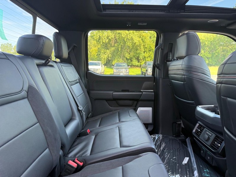 Ford F-150 Vehicle Full-screen Gallery Image 5