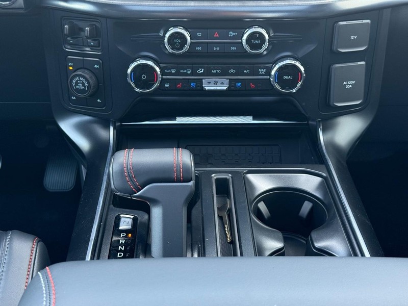 Ford F-150 Vehicle Full-screen Gallery Image 8