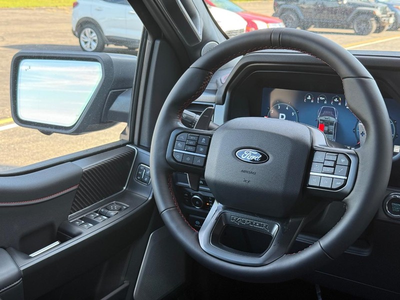 Ford F-150 Vehicle Full-screen Gallery Image 9