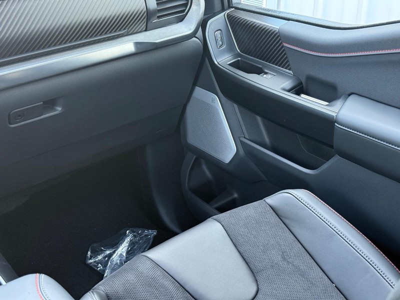 Ford F-150 Vehicle Full-screen Gallery Image 10