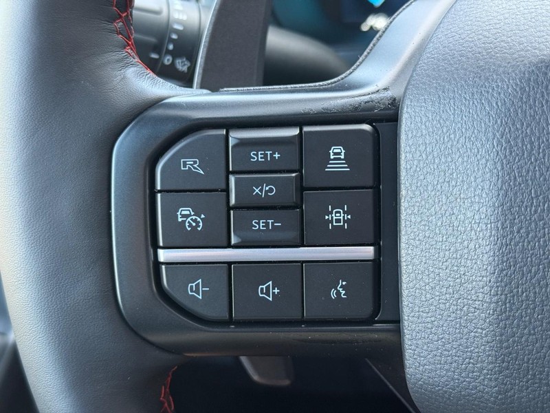 Ford F-150 Vehicle Full-screen Gallery Image 11