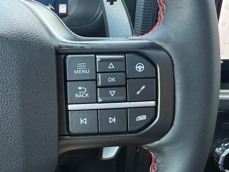 Ford F-150 Vehicle Full-screen Gallery Image 12