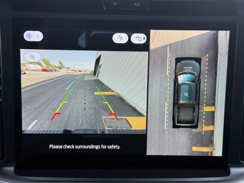 Ford F-150 Vehicle Full-screen Gallery Image 13