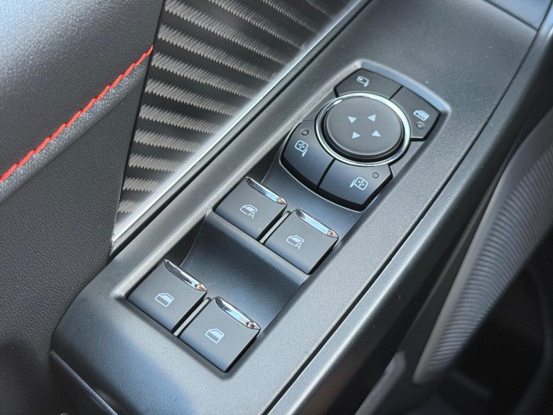 Ford F-150 Vehicle Full-screen Gallery Image 15