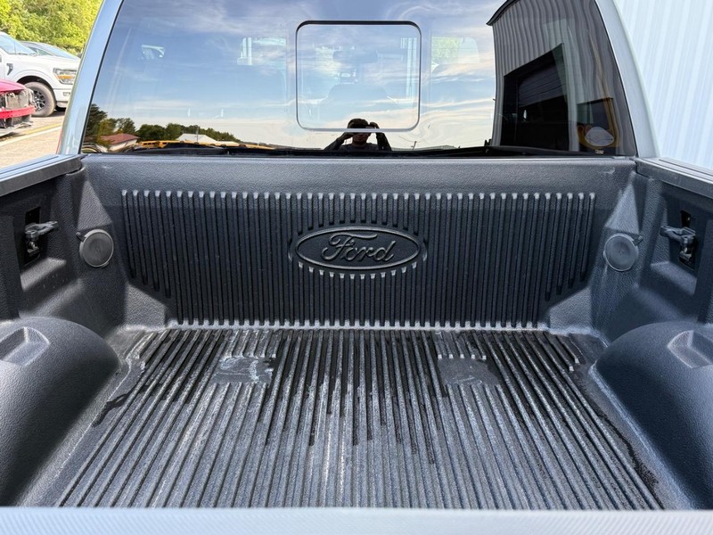 Ford F-150 Vehicle Full-screen Gallery Image 5