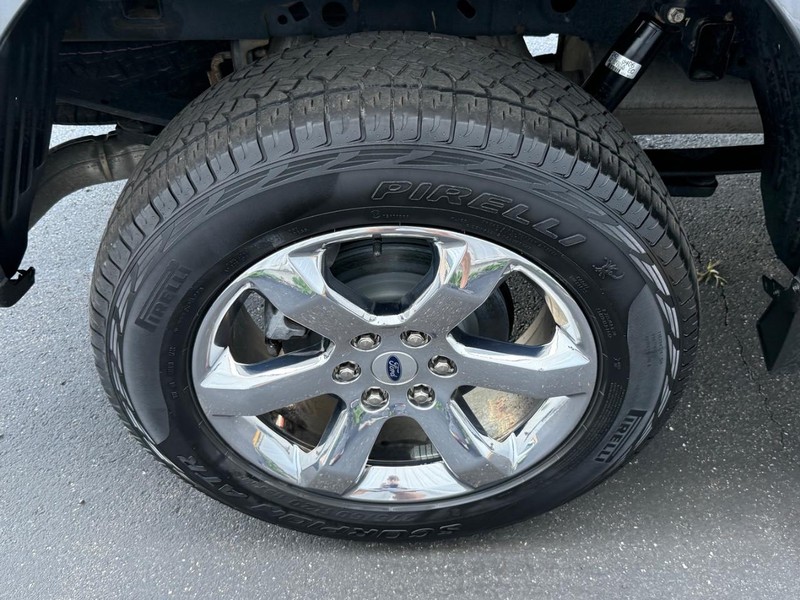 Ford F-150 Vehicle Full-screen Gallery Image 7