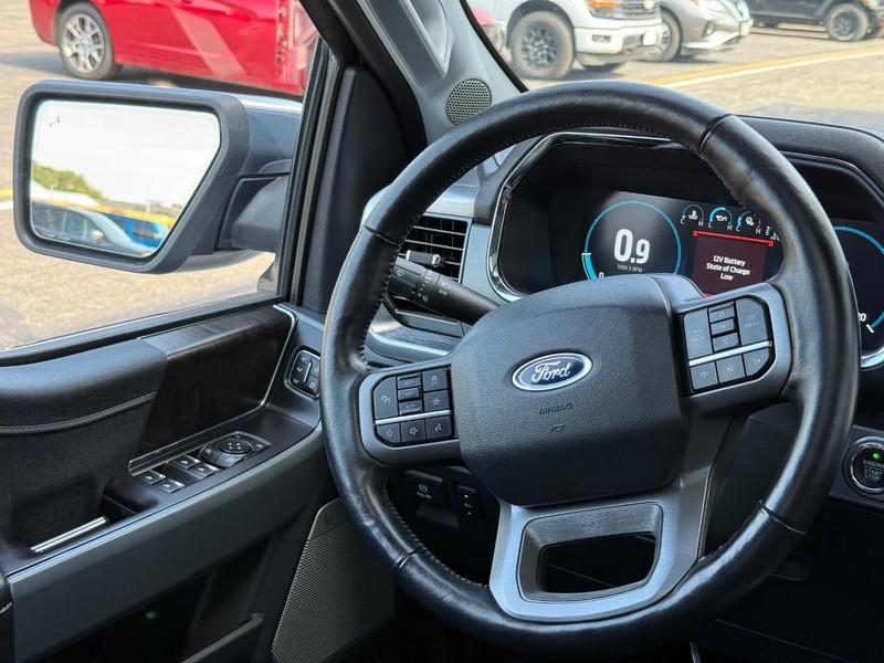 Ford F-150 Vehicle Full-screen Gallery Image 13