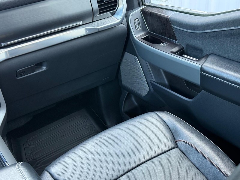 Ford F-150 Vehicle Full-screen Gallery Image 14