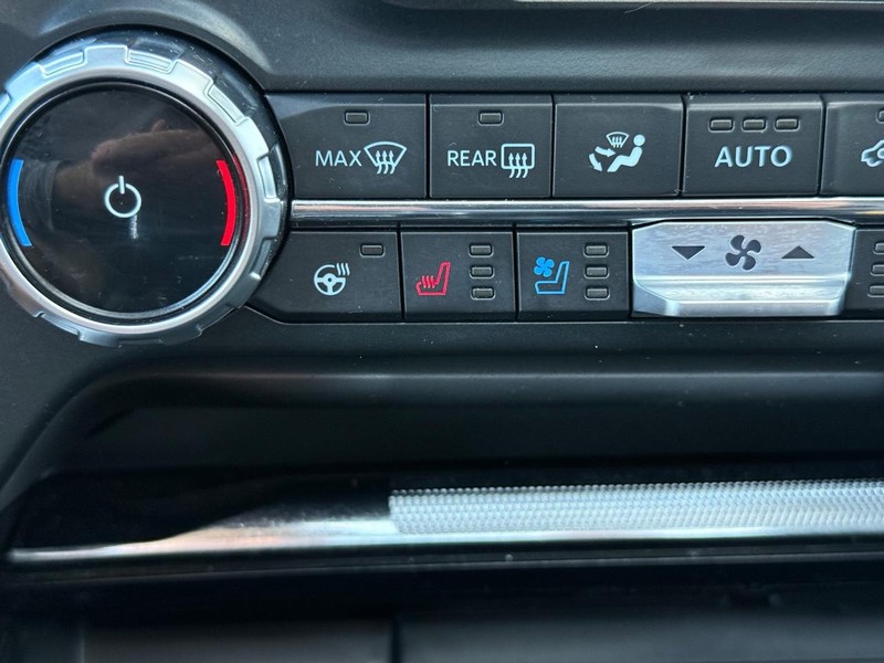 Ford F-150 Vehicle Full-screen Gallery Image 20