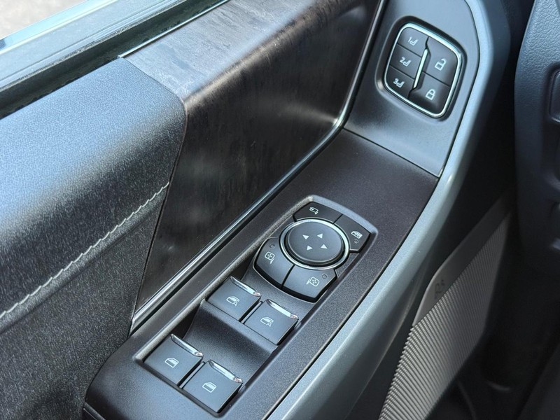 Ford F-150 Vehicle Full-screen Gallery Image 21