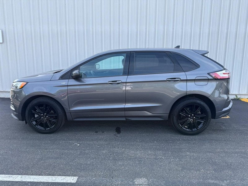 Ford Edge Vehicle Full-screen Gallery Image 2