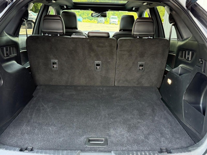 Ford Edge Vehicle Full-screen Gallery Image 5