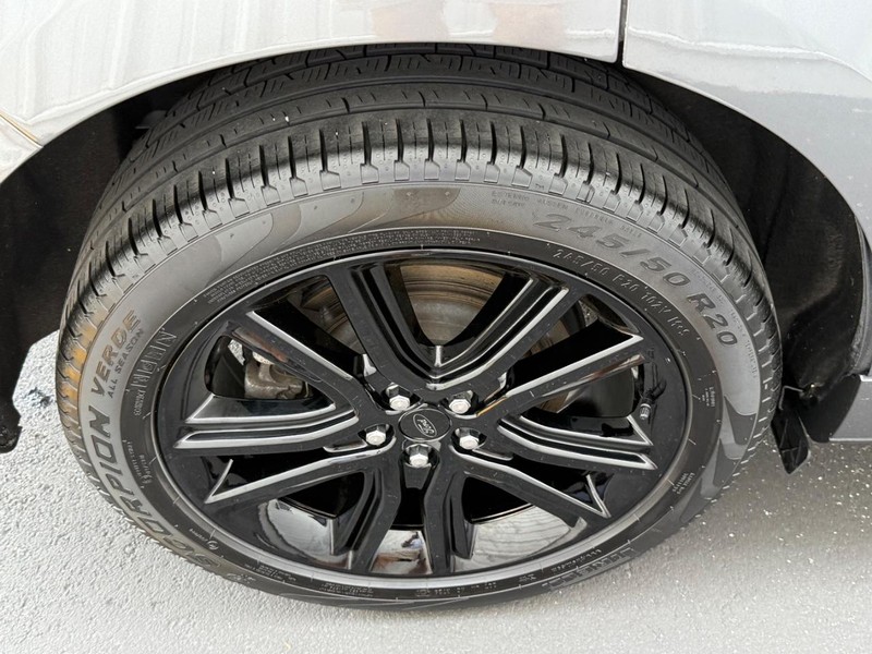 Ford Edge Vehicle Full-screen Gallery Image 7