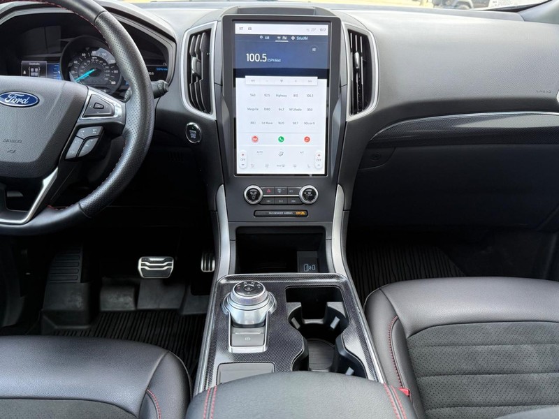 Ford Edge Vehicle Full-screen Gallery Image 9