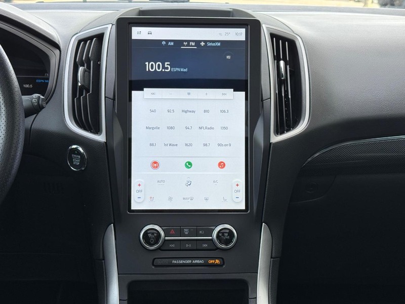 Ford Edge Vehicle Full-screen Gallery Image 10